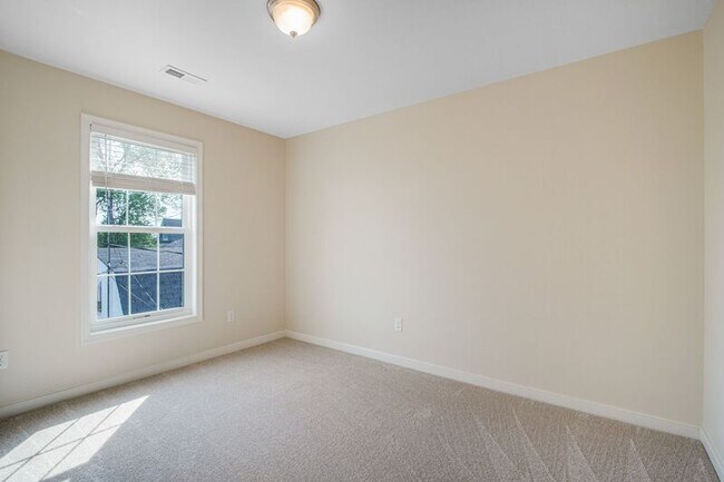 Building Photo - 803 Sunken Rd