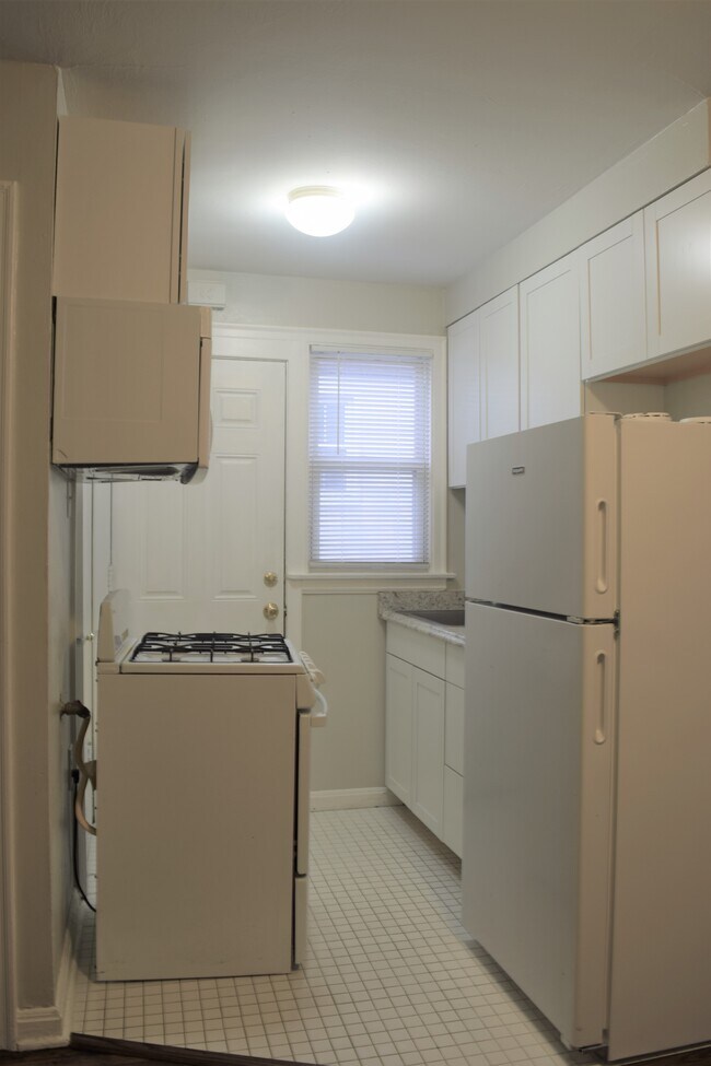 Building Photo - 1227 Louisville ave