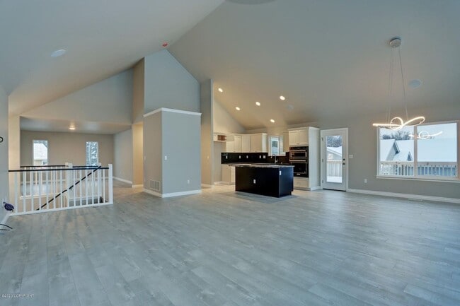 Building Photo - Live in luxury and style in this new, modern 4 bedroom home with upgraded everything, mountain vi...