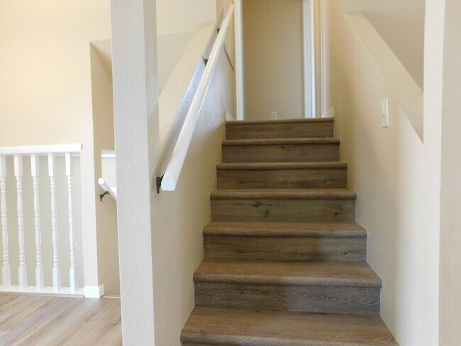 Building Photo - Tri-Level in Clifton COMING SOON!!!