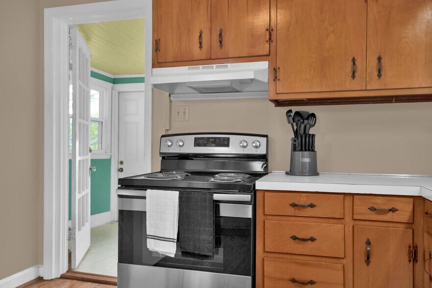 Building Photo - 1713 Fort Bragg Rd