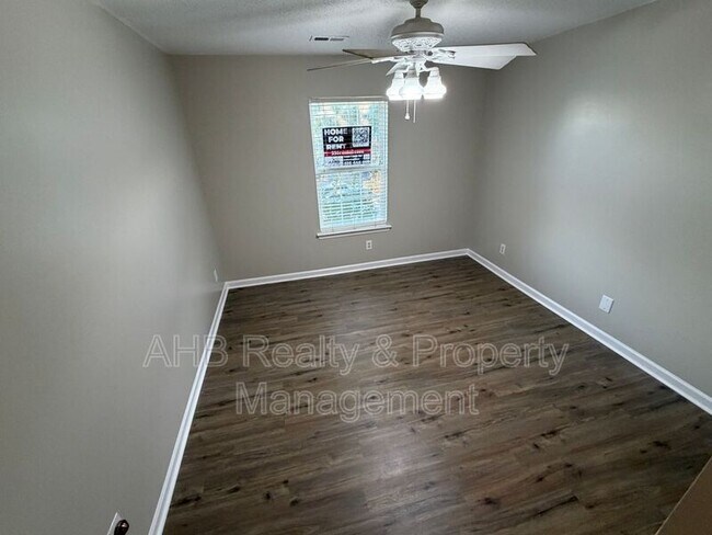 Building Photo - 1047 Oak Blossom Way