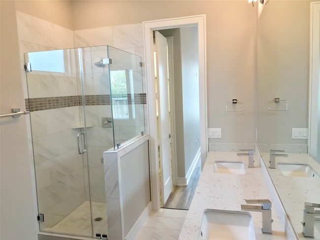 Building Photo - 1111 Edwards St