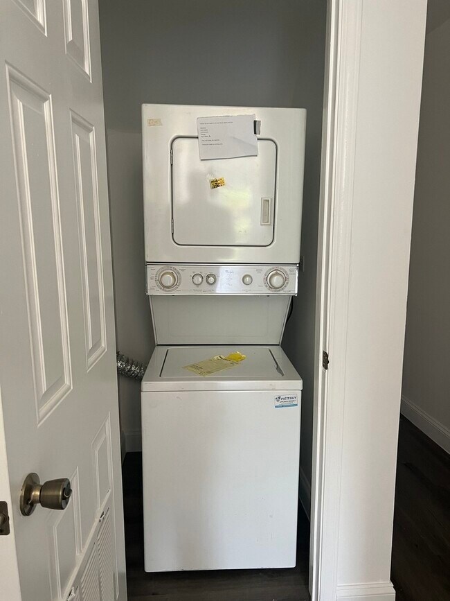 Building Photo - 1453 W Garfield Blvd