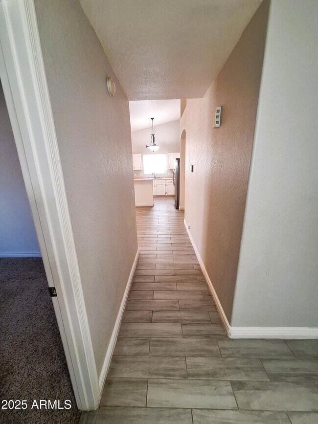 Building Photo - 8512 W Tuckey Ln