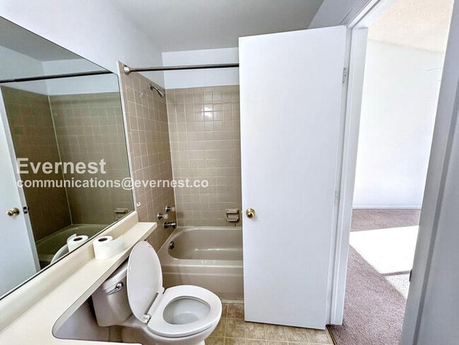 Building Photo - 3700 Iguana Dr