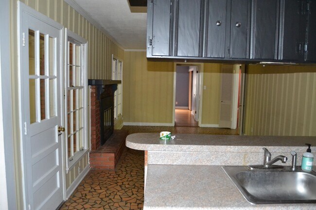 Building Photo - 1606 Sterling Dr