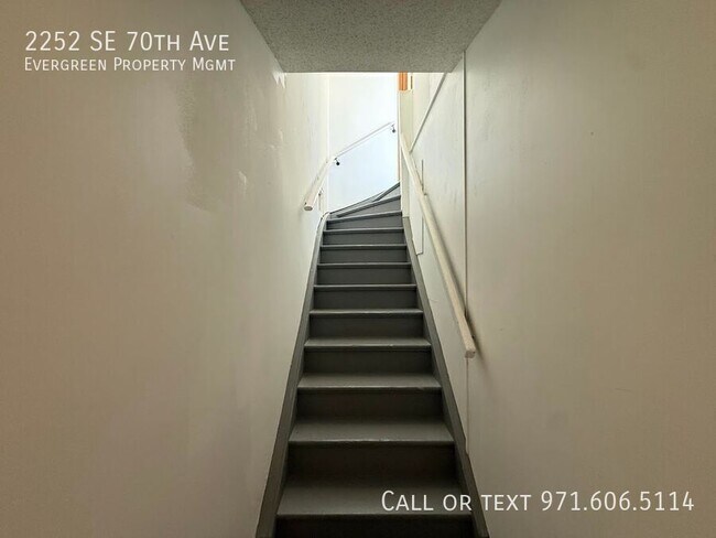 Building Photo - 2252 SE 70th Ave