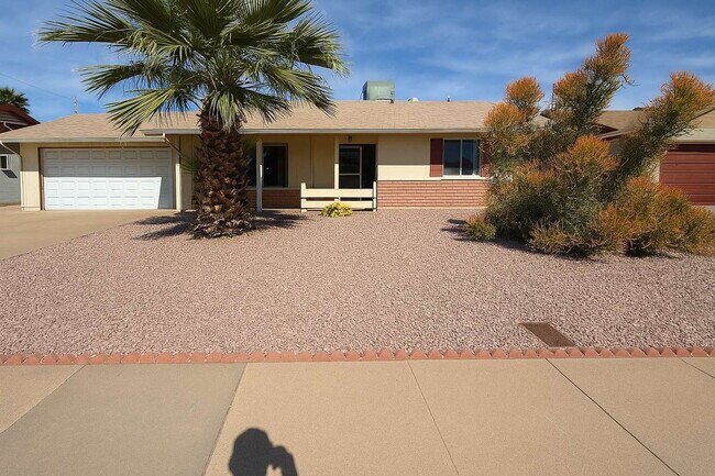 Primary Photo - "Charming 2-Bed, 2-Bath Oasis in Phoenix -...