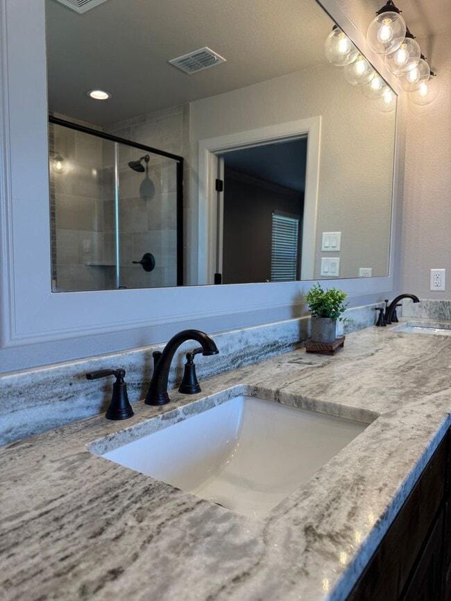 Building Photo - HORSE PROPERTY 4/2/2 + 4 acres in Peaster ...