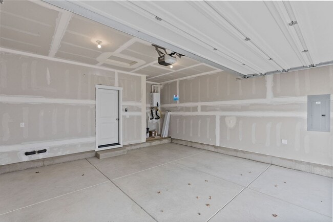 Building Photo - 4 bedroom home in desirable neighborhood