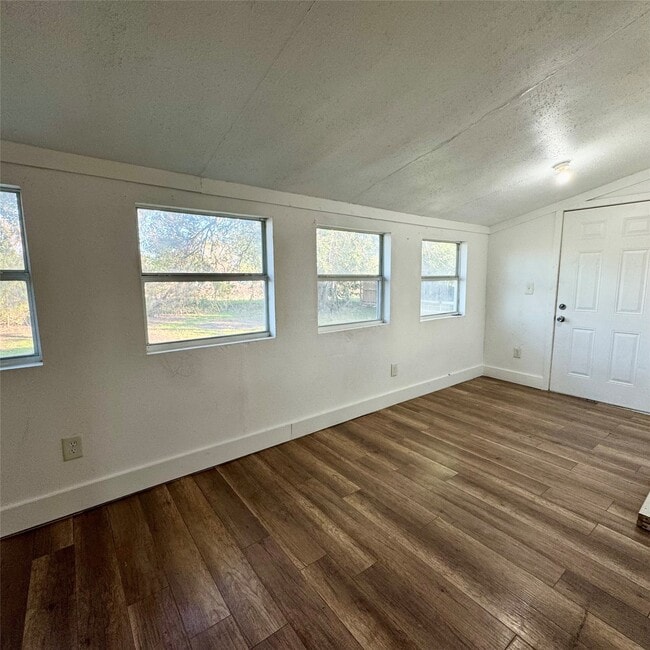 Building Photo - 109 Gossett St