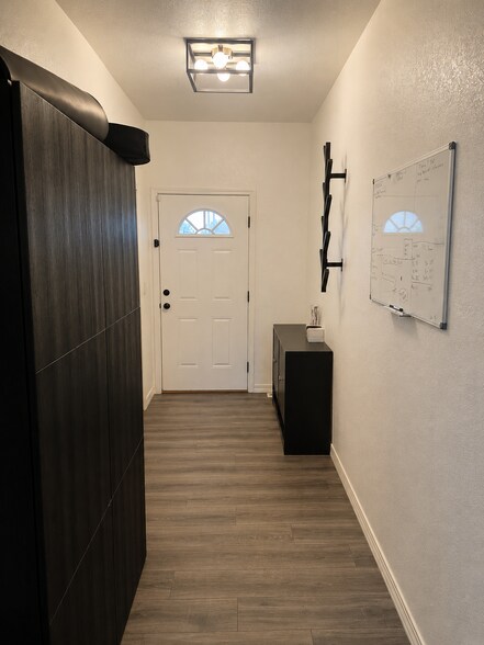 Building Photo - 102 E Arvada Dr