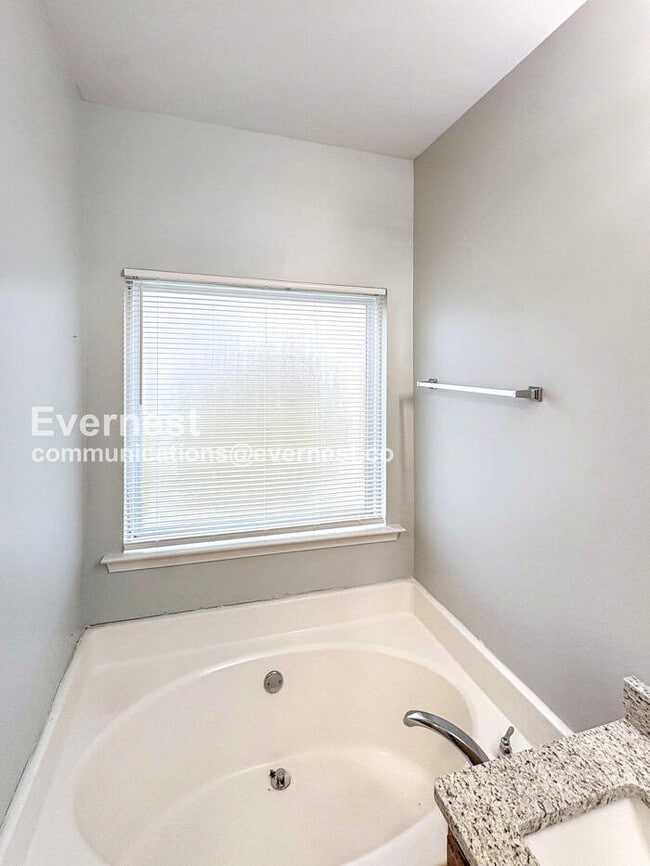 Building Photo - 2001 Chicago Ave NW