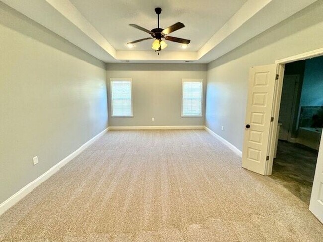 Building Photo - Now Leaseing a 4 Bedroom 3 Bath Home In Southeast Memphis