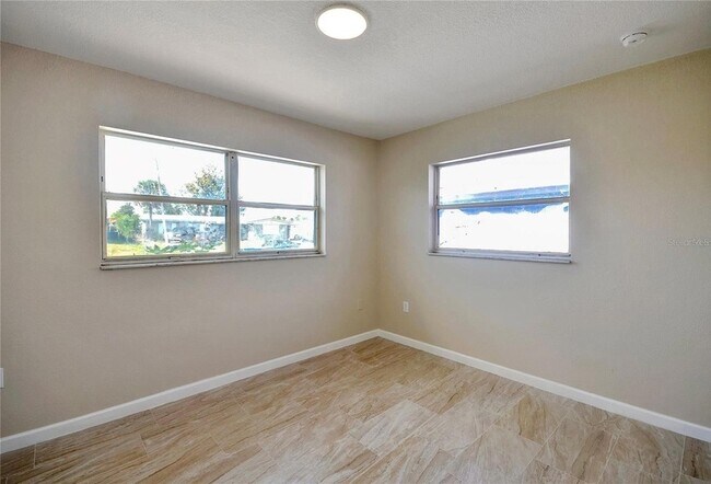 Building Photo - 757 Evangeline Ave