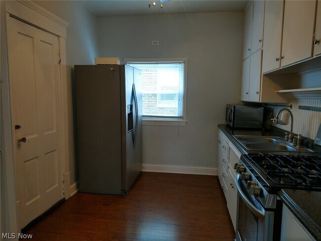 Building Photo - 1522 Campbell St