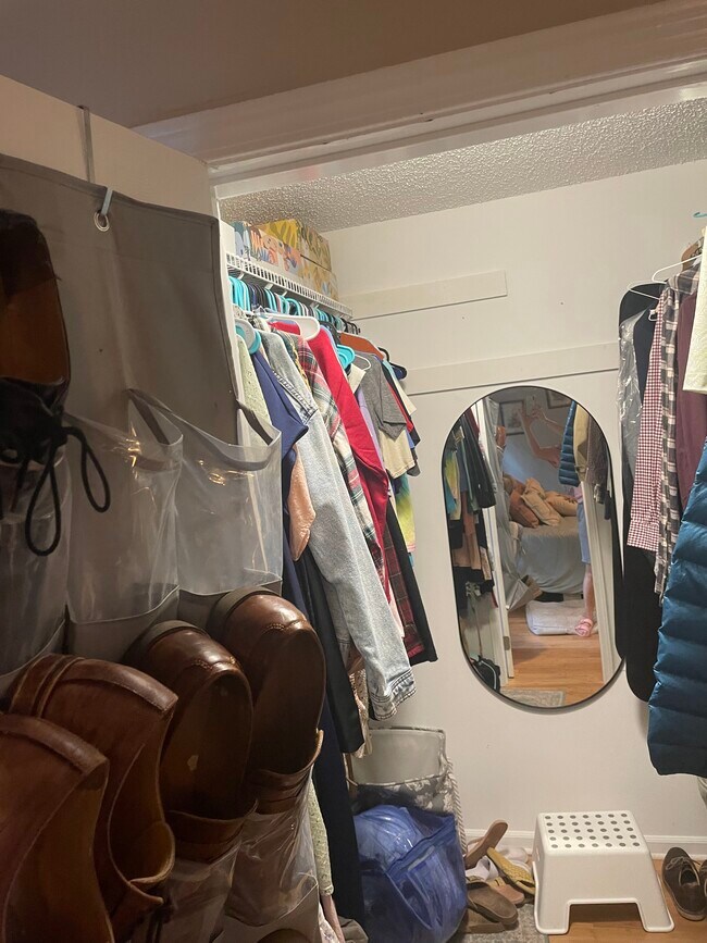 Building Photo - 1543 Hillhaven Dr