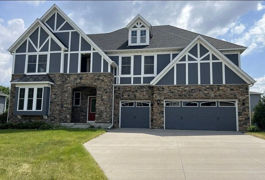 Building Photo - 16499 Beverly Dr