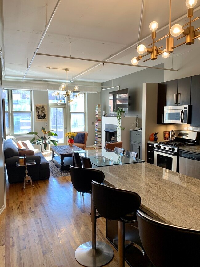 Building Photo - 6 S Laflin St