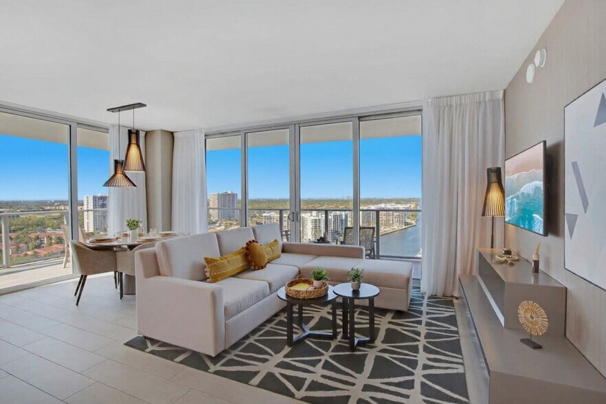 Building Photo - 4010 S Ocean Dr