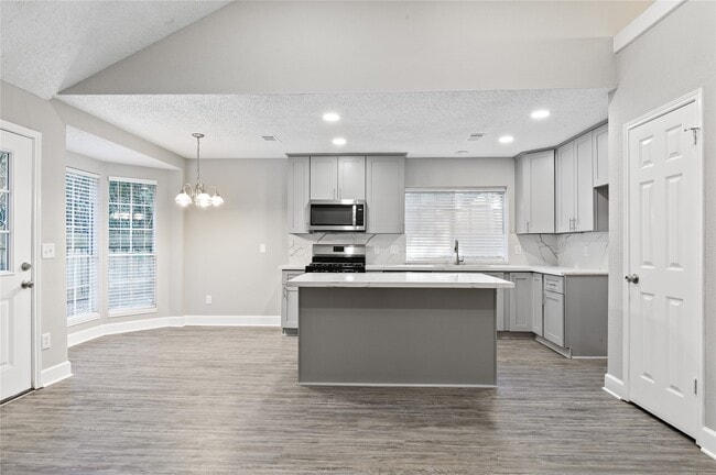 Building Photo - 31 S Stony Bridge Cir