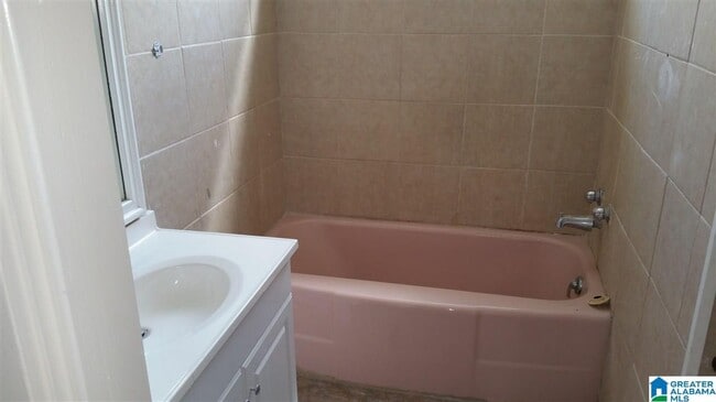 Building Photo - Bright & Spacious 3BR/2BA Home for Rent