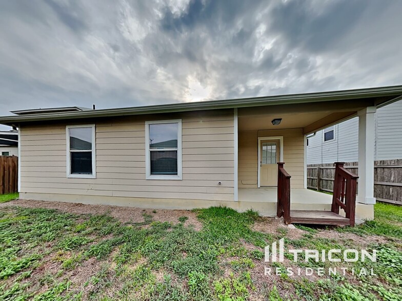 Building Photo - 2123 Opelousas Tr