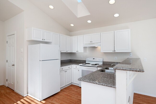 Building Photo - 1213 Townhomes