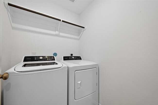 Building Photo - 27130 Breakaway Ln