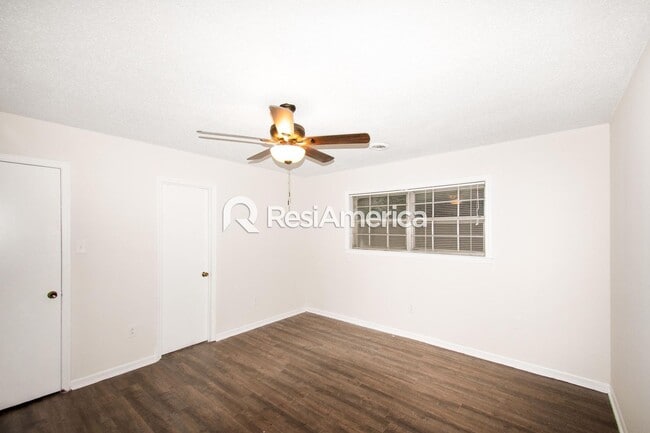 Building Photo - Newly Renovated 4/2 in Southaven