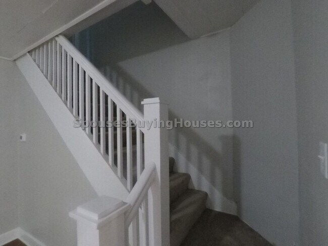 Building Photo - 810 Fairfield Ave