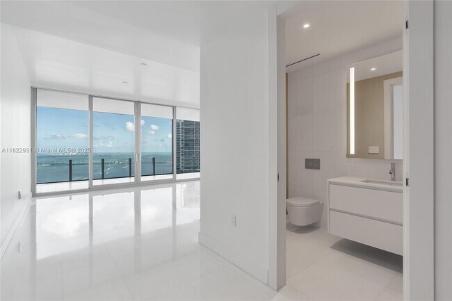 Building Photo - 300 Biscayne Blvd Way