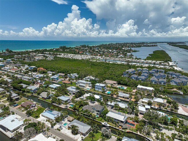 Building Photo - 830 Tarawitt Dr