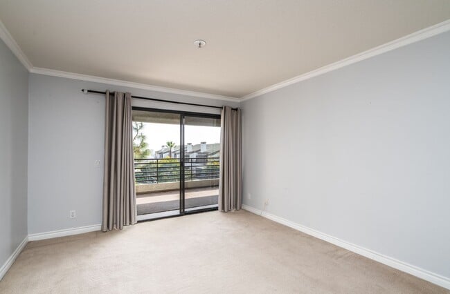 Building Photo - 220 Nice Ln