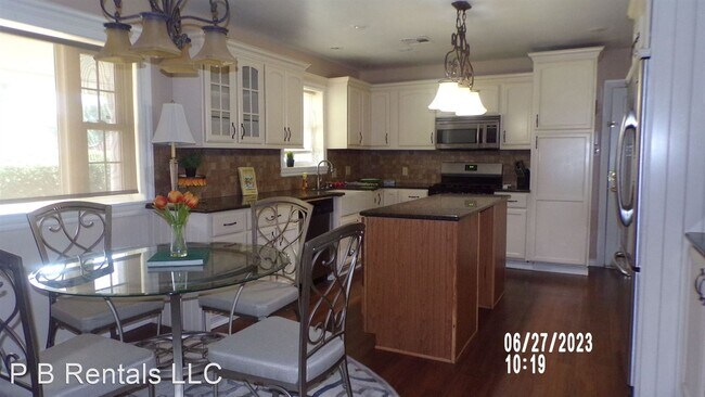 Building Photo - 3 br, 2 bath House - 1116 NW Cherry Avenue