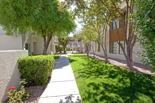 Building Photo - Centennial Park View
