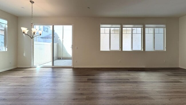 Building Photo - 646 S Brampton Ave