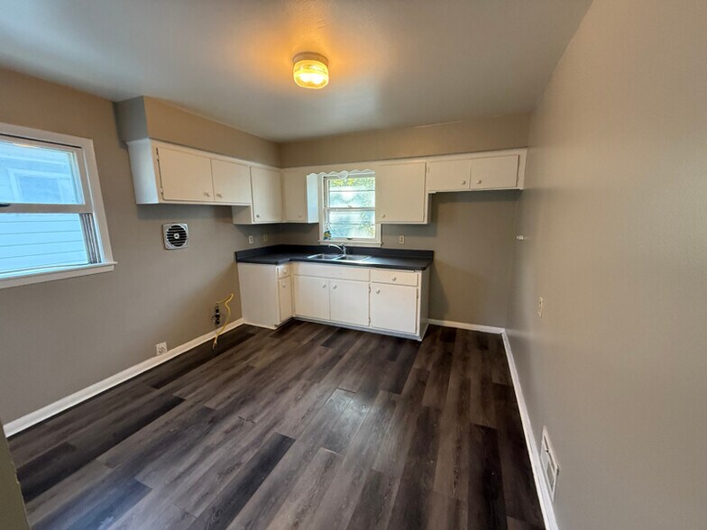 Building Photo - 5351 N 83rd St