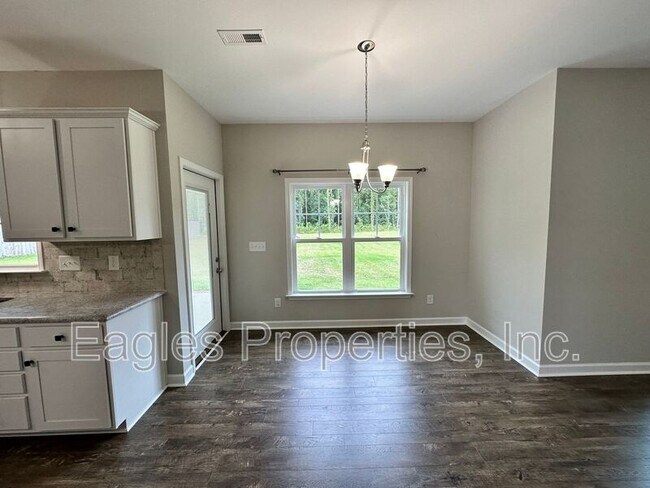 Building Photo - 451 Fallingbrook Dr