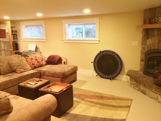 Building Photo - 4bd/2.5ba Seattle House