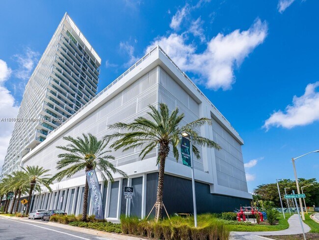 Building Photo - 2000 Metropica Wy