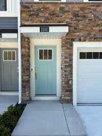 Building Photo - 2102 Winterberry Ln