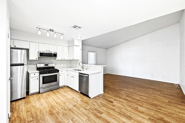 Building Photo - 10604 Lanshire Dr