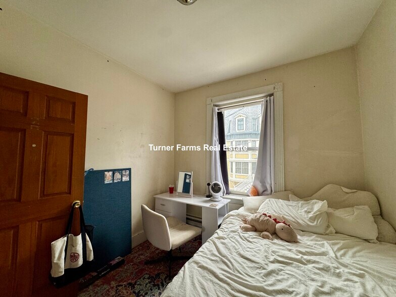 Building Photo - 71 Pontiac St