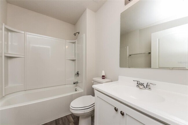 Building Photo - 230 Hyacinth Ct