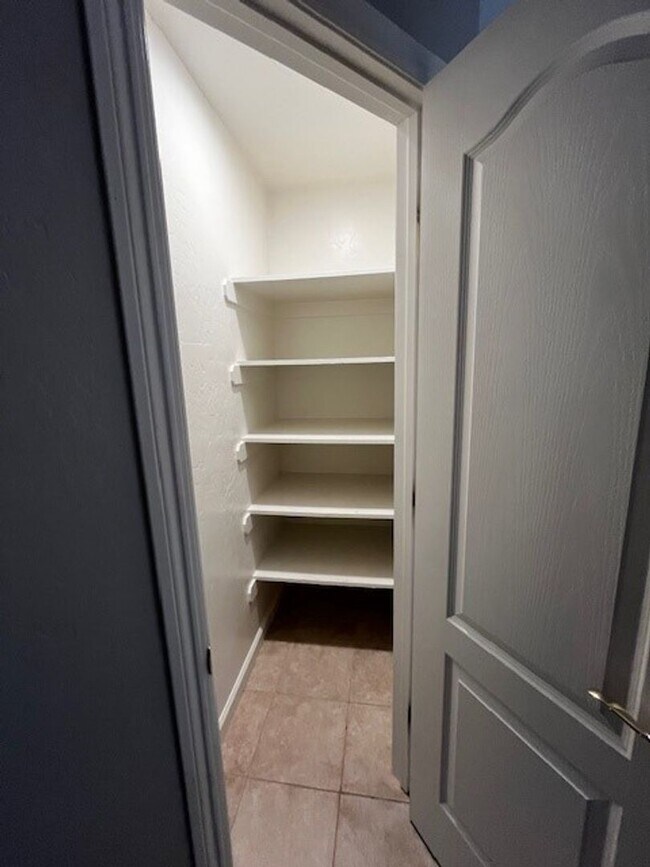 Building Photo - 6504 Nichelini Ct
