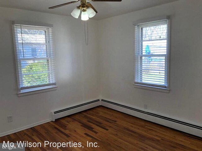 Building Photo - 4 br, 1 bath House - 1114 Burton Street