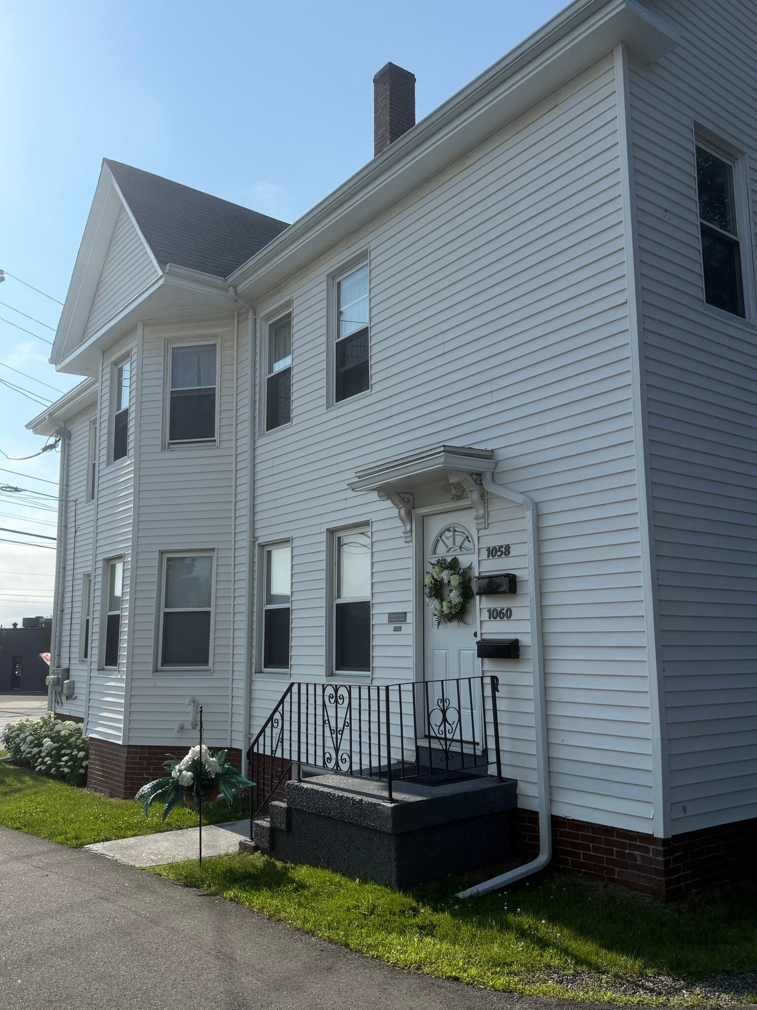 Building Photo - 1058 Forest Ave