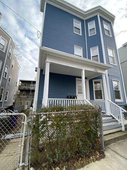 Building Photo - 32 Raven St